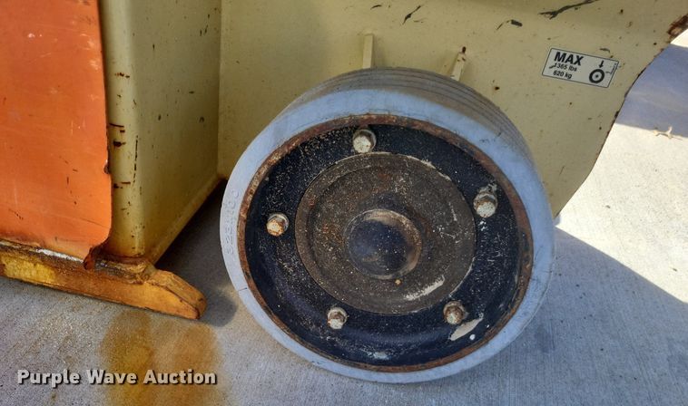 image for item DK1151 2014 JLG 1932RS  scissor lift