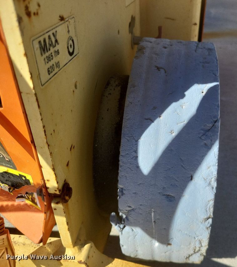 image for item DK1151 2014 JLG 1932RS  scissor lift