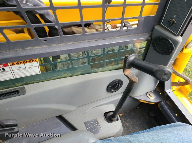 image for item DK4104 2005 Gehl 7810  skid steer loader