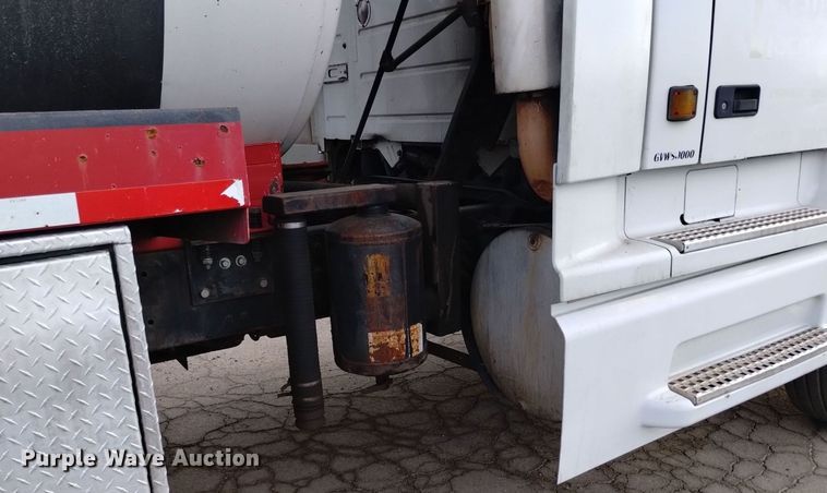 image for item DK8793 2000 Volvo  tank truck