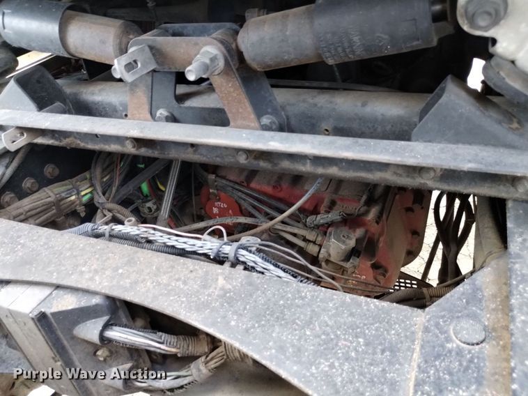 image for item DK8793 2000 Volvo  tank truck