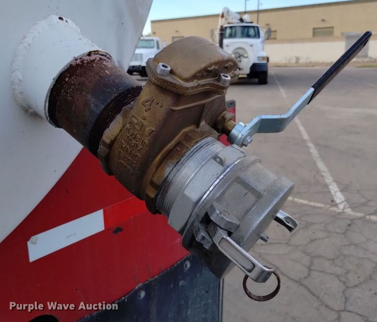 image for item DK8793 2000 Volvo  tank truck