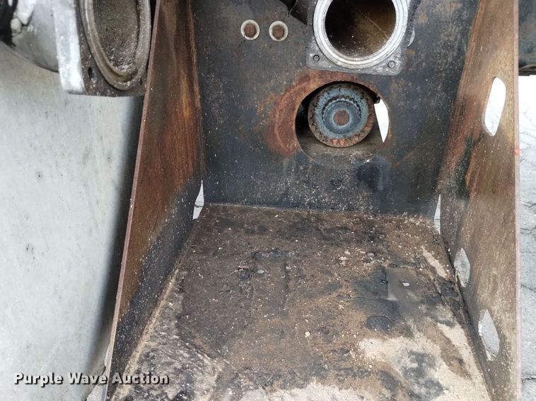 image for item DK8793 2000 Volvo  tank truck