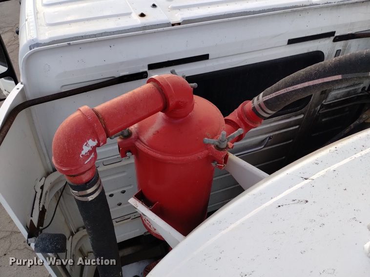 image for item DK8793 2000 Volvo  tank truck