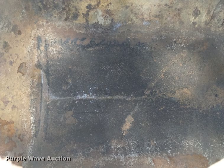 image for item DK8793 2000 Volvo  tank truck