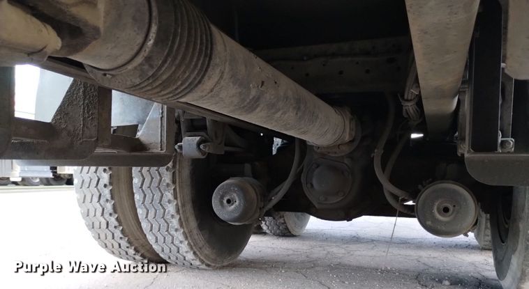 image for item DK8793 2000 Volvo  tank truck