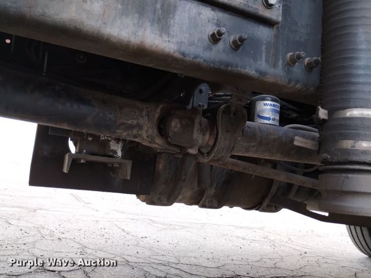 image for item DK8793 2000 Volvo  tank truck