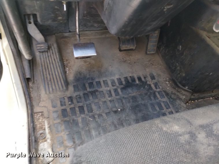 image for item DK8793 2000 Volvo  tank truck