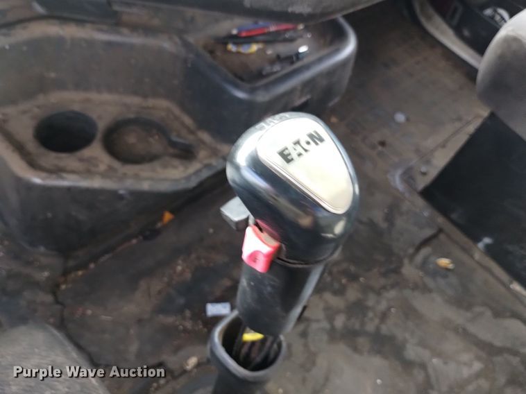 image for item DK8793 2000 Volvo  tank truck