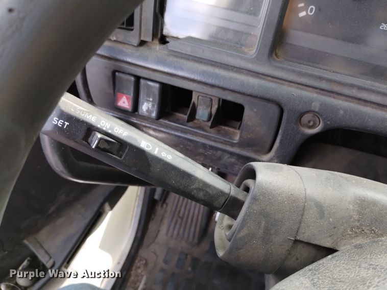 image for item DK8793 2000 Volvo  tank truck