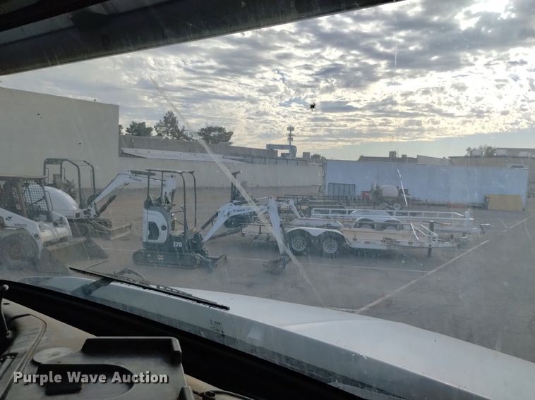 image for item DK8793 2000 Volvo  tank truck