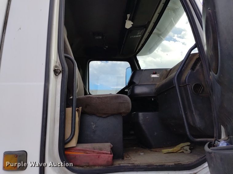 image for item DK8793 2000 Volvo  tank truck