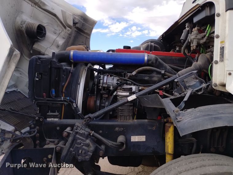 image for item DK8793 2000 Volvo  tank truck