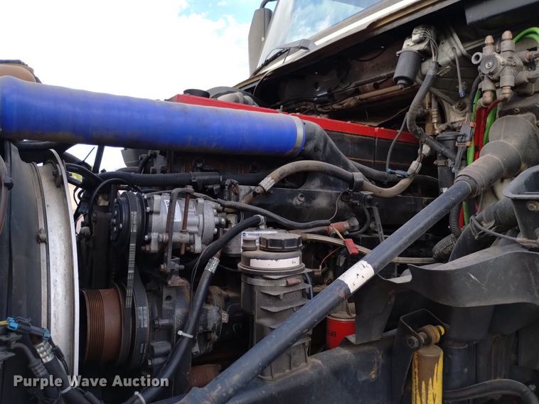 image for item DK8793 2000 Volvo  tank truck