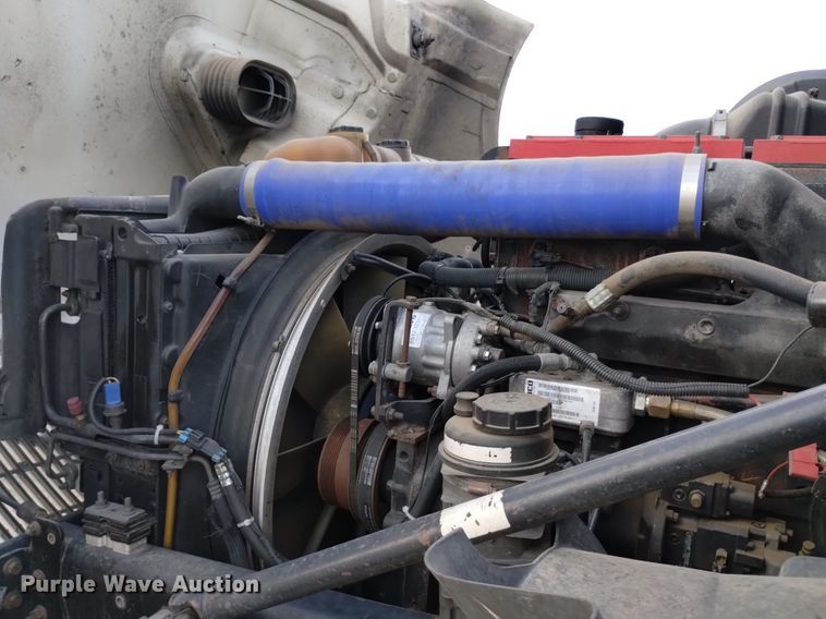 image for item DK8793 2000 Volvo  tank truck