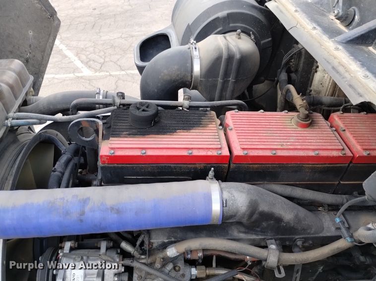 image for item DK8793 2000 Volvo  tank truck