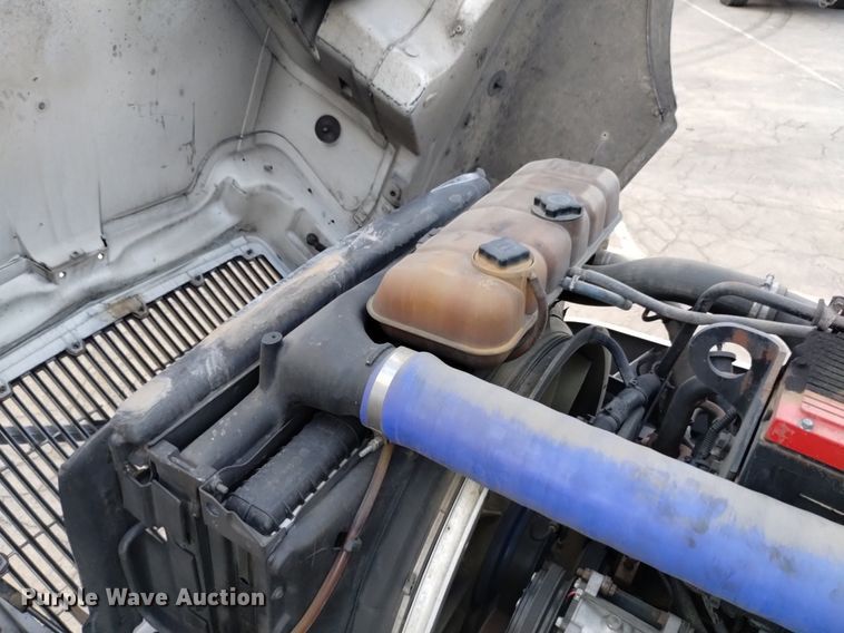 image for item DK8793 2000 Volvo  tank truck