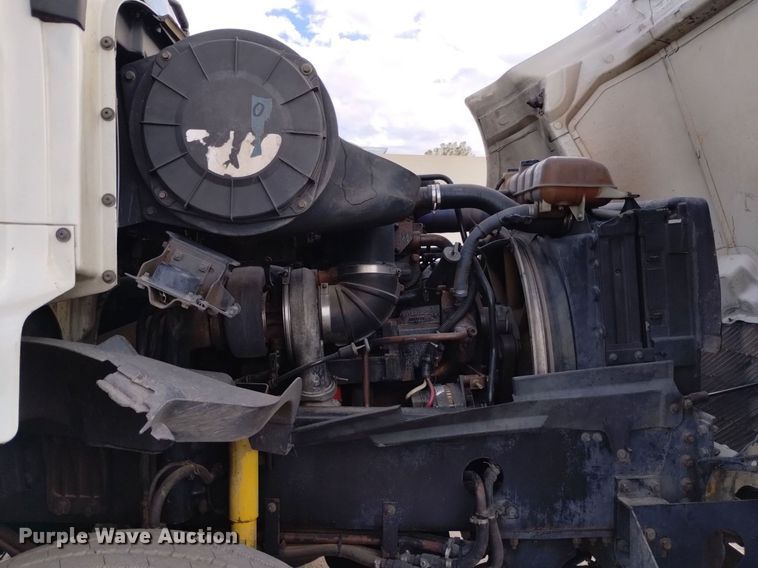 image for item DK8793 2000 Volvo  tank truck