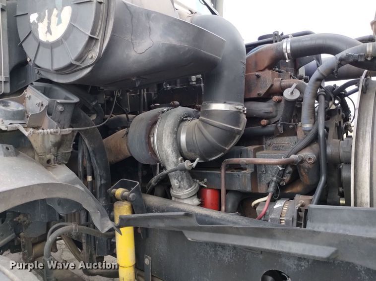 image for item DK8793 2000 Volvo  tank truck