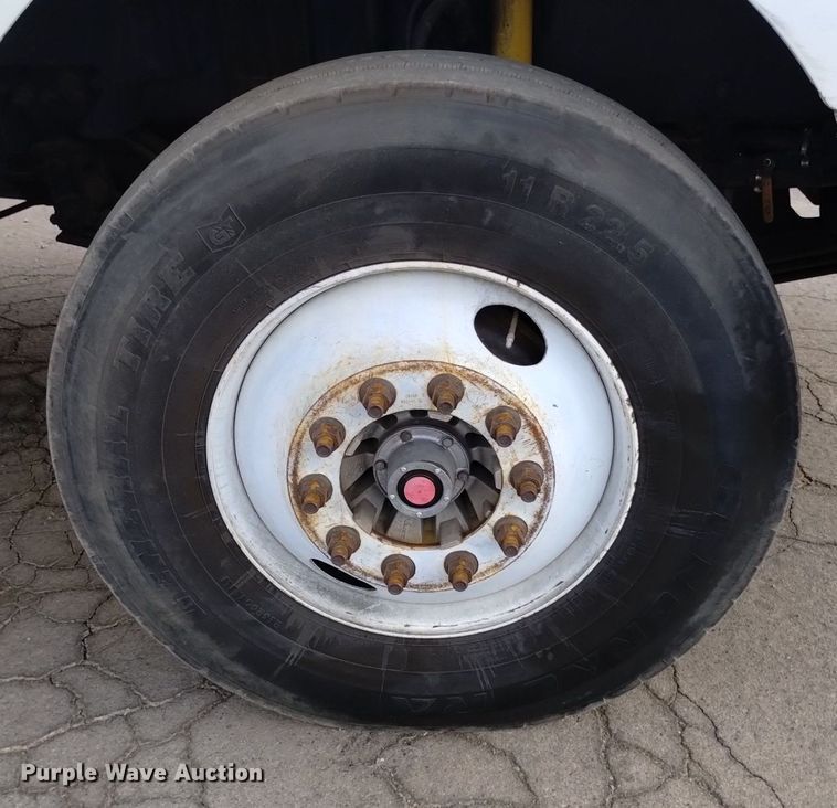 image for item DK8793 2000 Volvo  tank truck