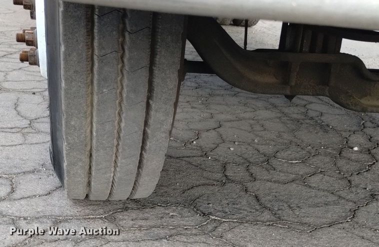 image for item DK8793 2000 Volvo  tank truck