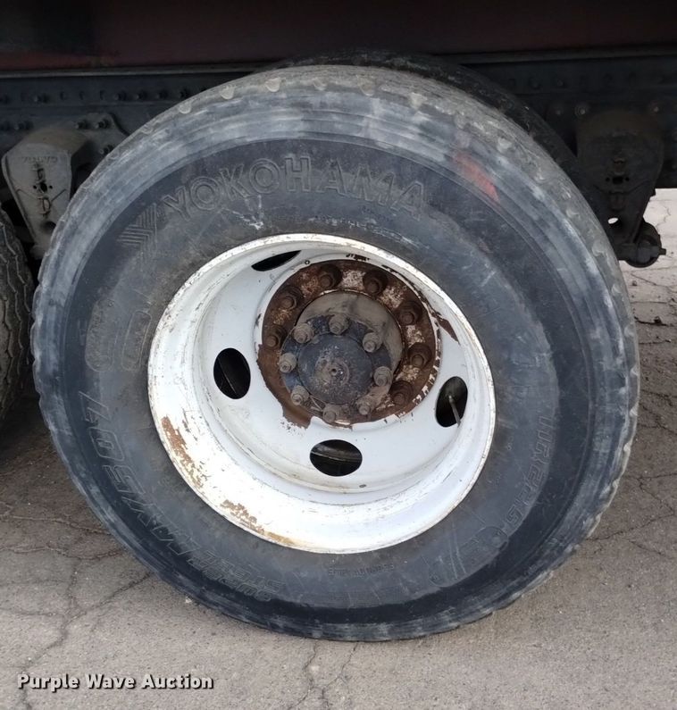 image for item DK8793 2000 Volvo  tank truck