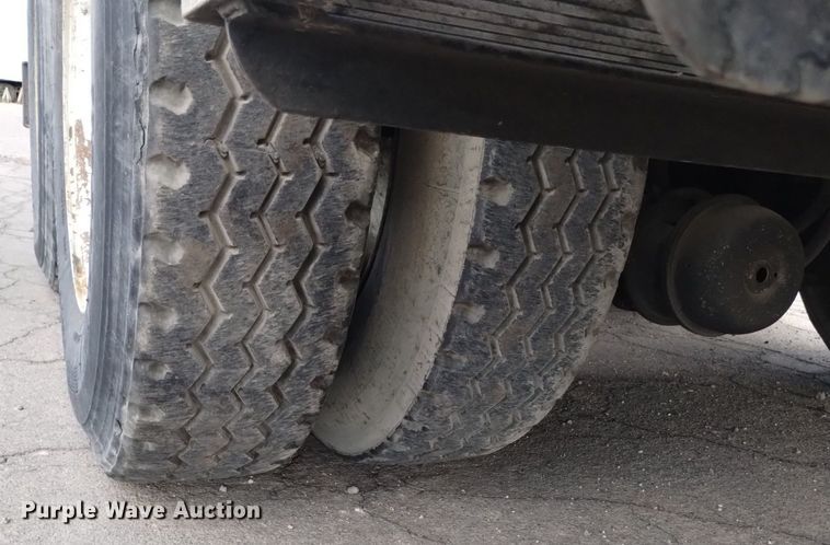 image for item DK8793 2000 Volvo  tank truck