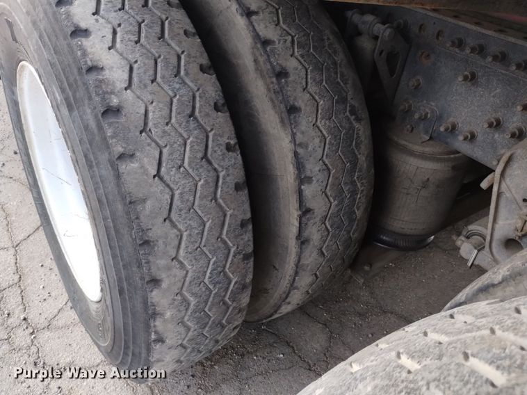 image for item DK8793 2000 Volvo  tank truck