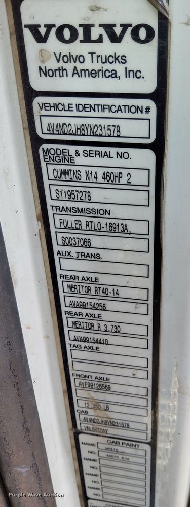 image for item DK8793 2000 Volvo  tank truck