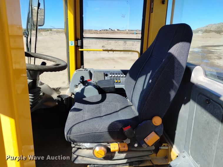 image for item DK8855 2006 Volvo L70E  wheel loader