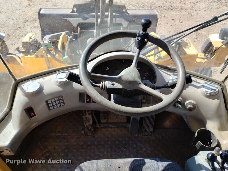 image for item DK8855 2006 Volvo L70E  wheel loader