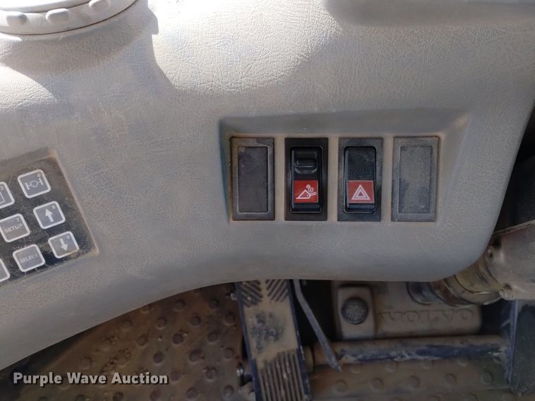 image for item DK8855 2006 Volvo L70E  wheel loader