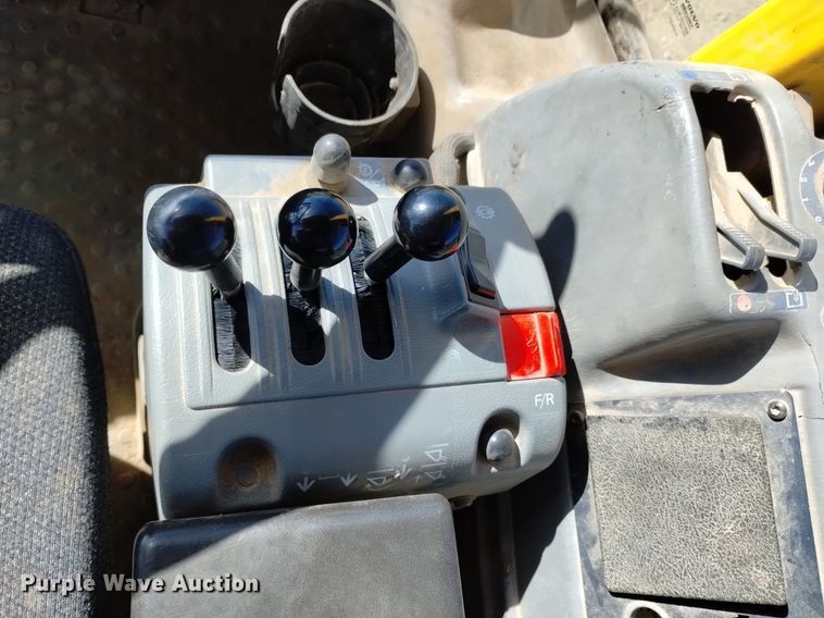 image for item DK8855 2006 Volvo L70E  wheel loader