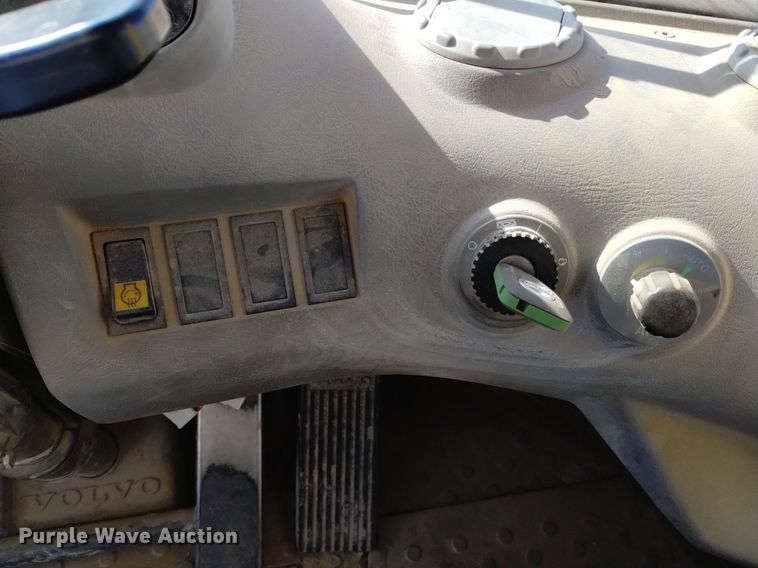 image for item DK8855 2006 Volvo L70E  wheel loader