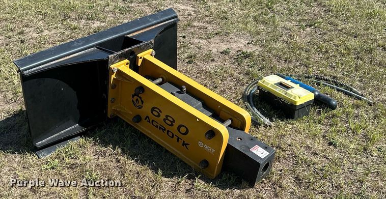 image for item DM6516 Agrotk 680  skid steer breaker