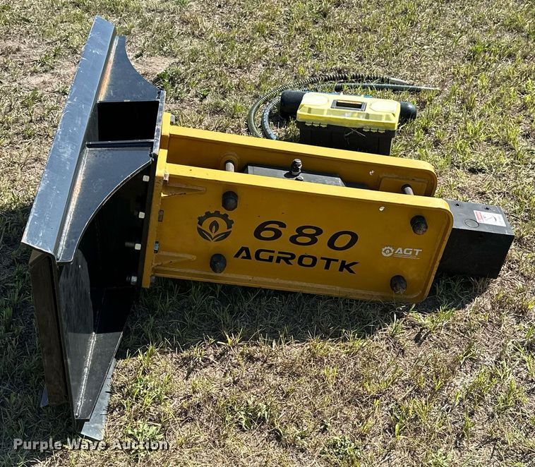 image for item DM6516 Agrotk 680  skid steer breaker