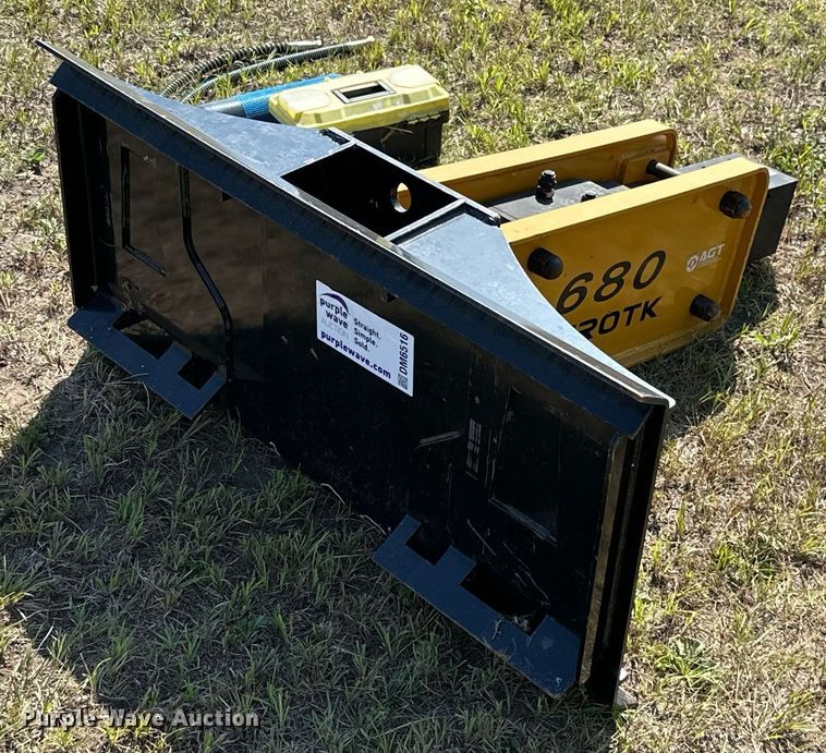 image for item DM6516 Agrotk 680  skid steer breaker