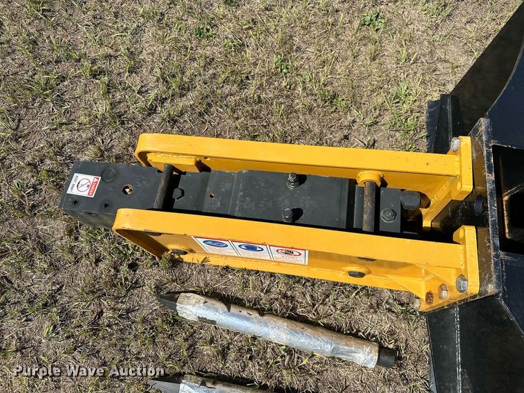 image for item DM6516 Agrotk 680  skid steer breaker