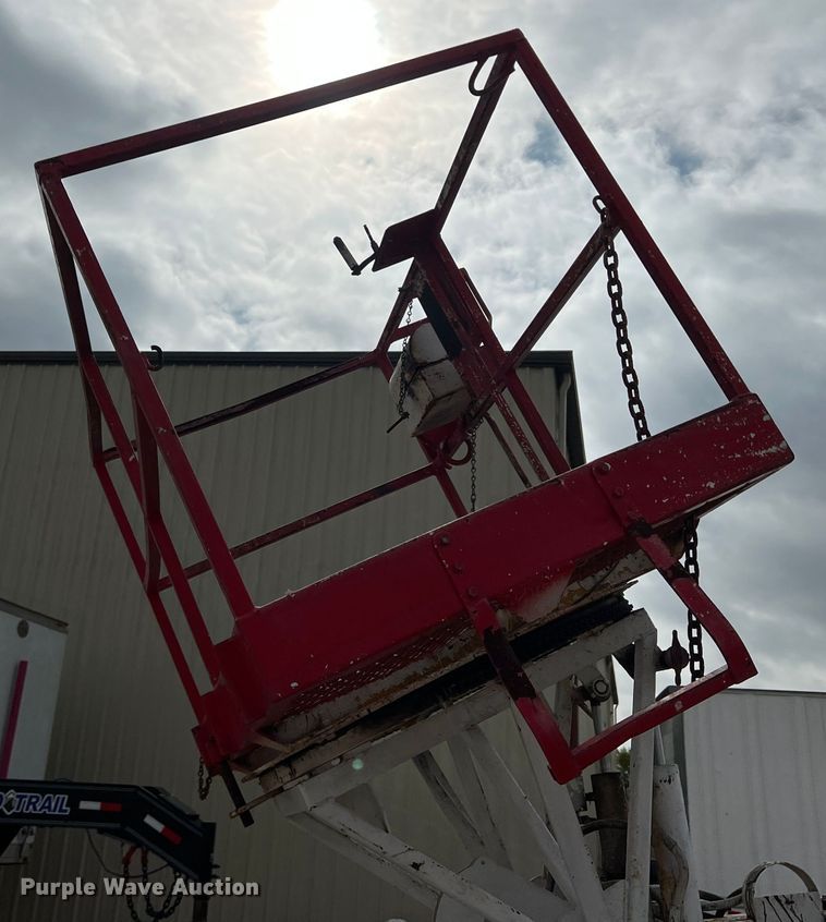 image for item DN3155 1992 GMC C6500  bucket truck