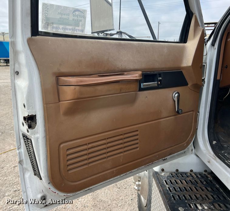 image for item DN3155 1992 GMC C6500  bucket truck