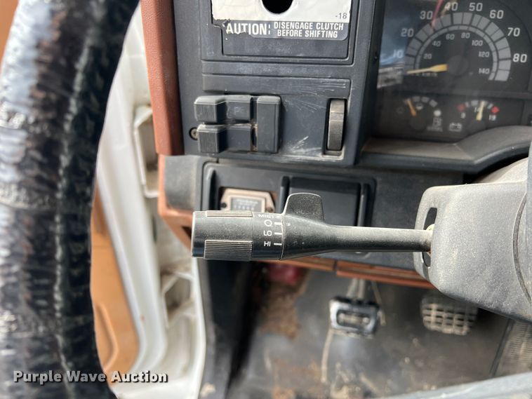 image for item DN3155 1992 GMC C6500  bucket truck