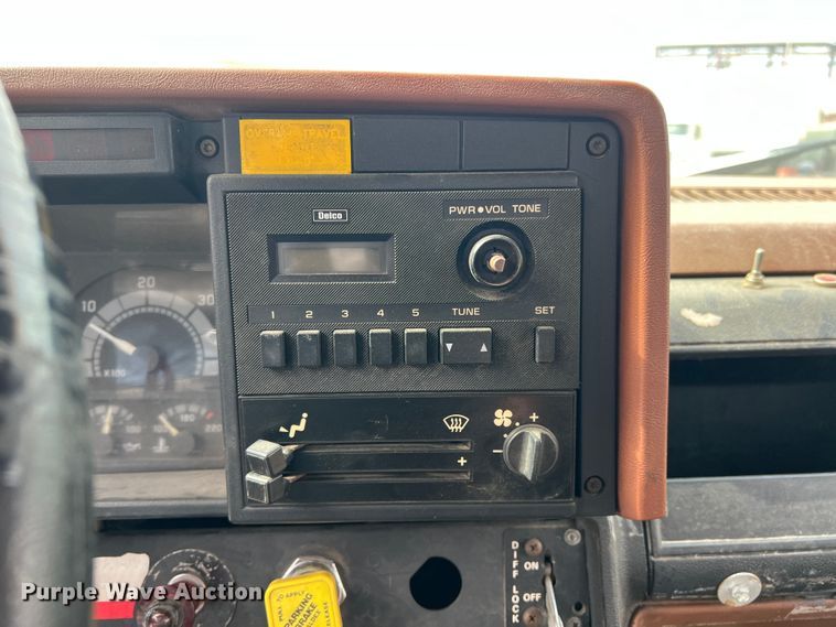 image for item DN3155 1992 GMC C6500  bucket truck