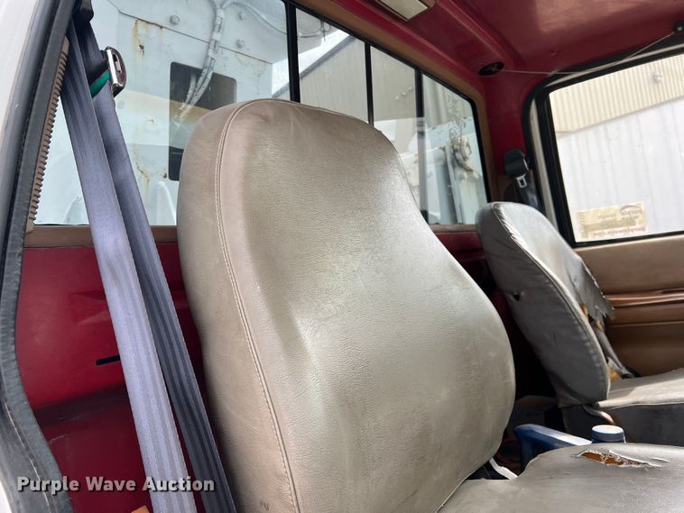 image for item DN3155 1992 GMC C6500  bucket truck