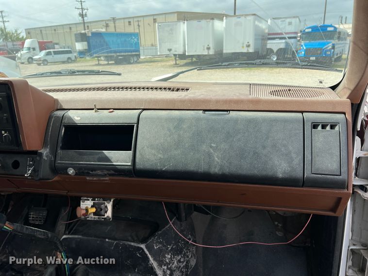 image for item DN3155 1992 GMC C6500  bucket truck