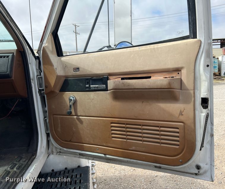 image for item DN3155 1992 GMC C6500  bucket truck