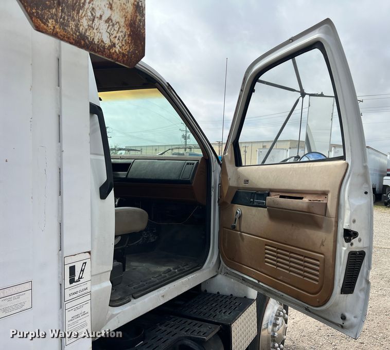 image for item DN3155 1992 GMC C6500  bucket truck