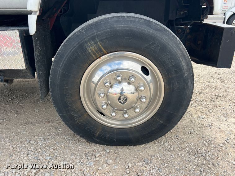 image for item DN3155 1992 GMC C6500  bucket truck