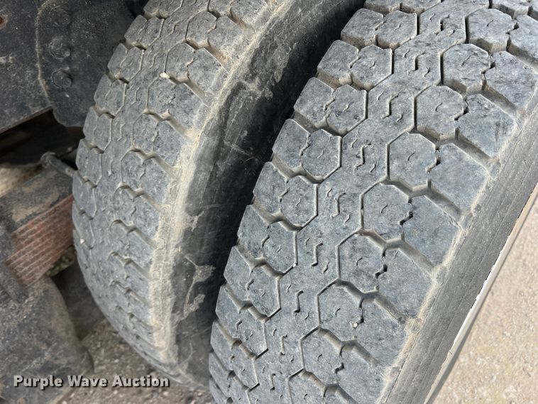 image for item DN3155 1992 GMC C6500  bucket truck