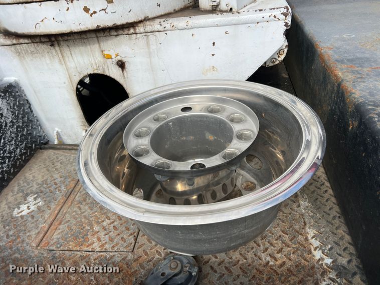 image for item DN3155 1992 GMC C6500  bucket truck