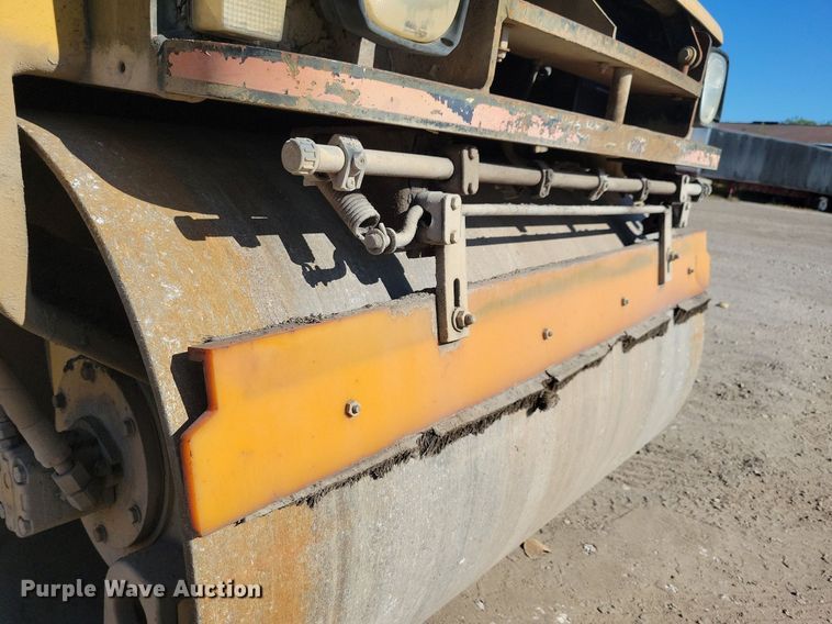 image for item DN4143 2004 Caterpillar CB-334D  double drum vibratory roller